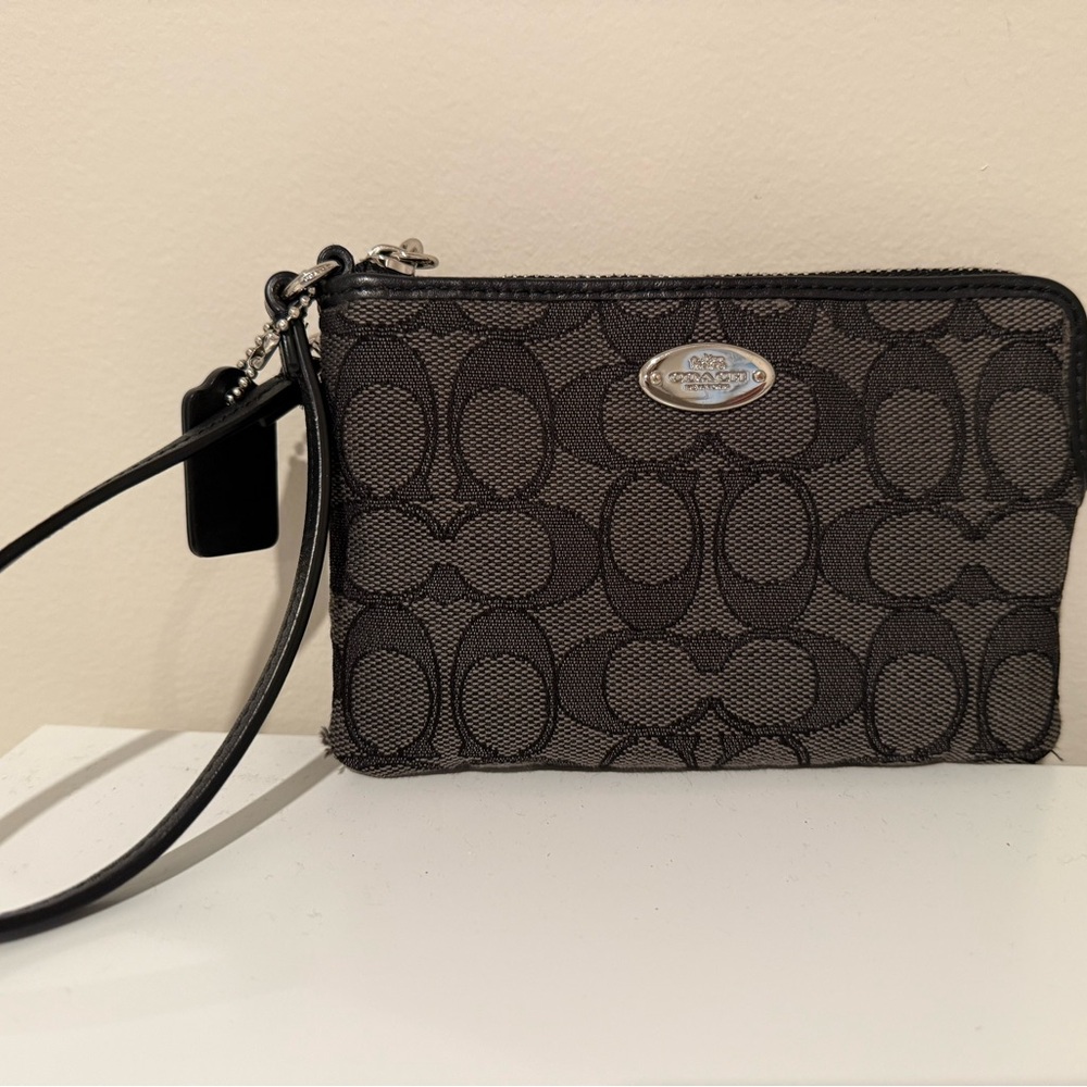 Coach Signature Black Wristlet